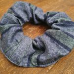 Scrunchi Blau Muster – Bild 3
